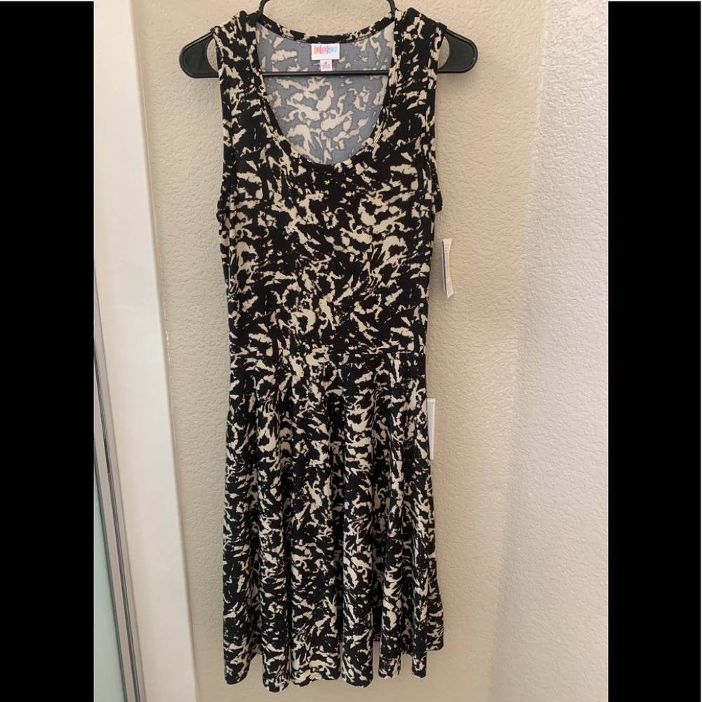 NWT M LuLaRoe Nicki